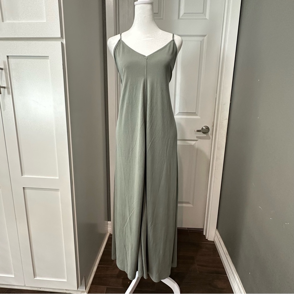 BE COOL Stylish olive green Sleeveless Top
